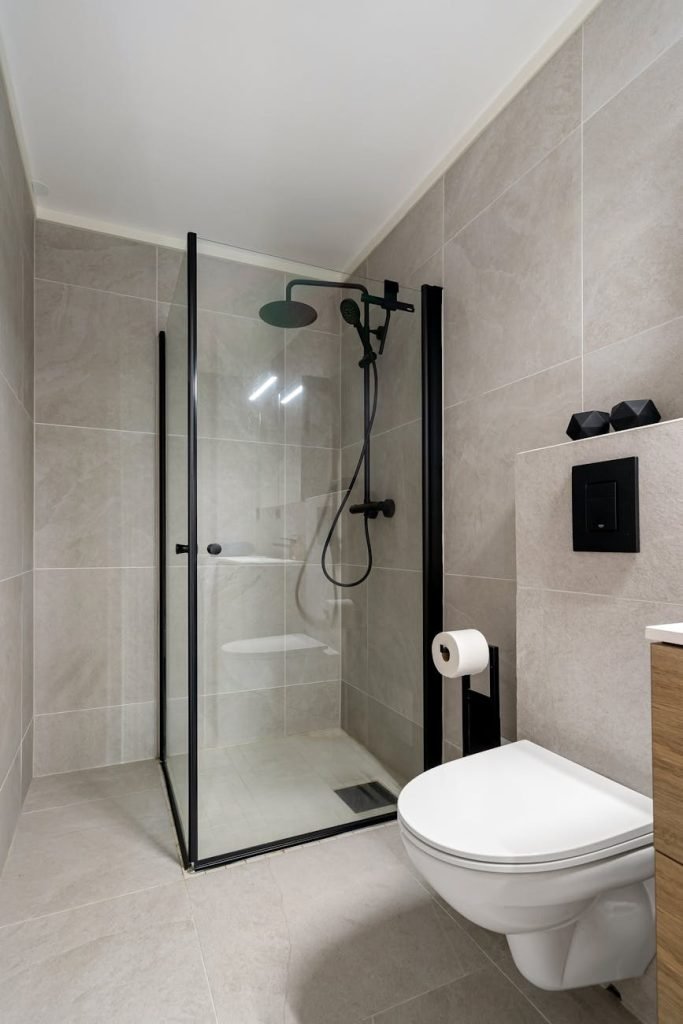 framed vs frameless shower screens for glasgow homes